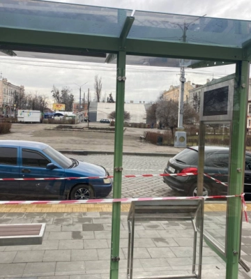 На Соборній площі у Чернівцях встановили нову зупинку