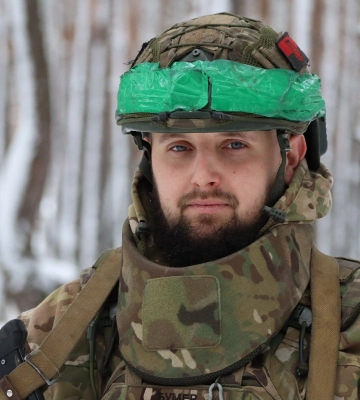 Змусили відступити ворогів: воїна волинської ТрО нагородили «Хрестом хоробрих»