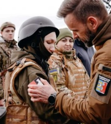 Відбулась церемонія вручення шевронів випускникам другого курсу Закарпатський обласний центр підготовки населення до національного спротиву