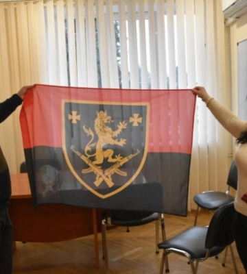 Дружині полеглого воїна з Рівненщини вручили "Хрест Героя" та бойове знамено