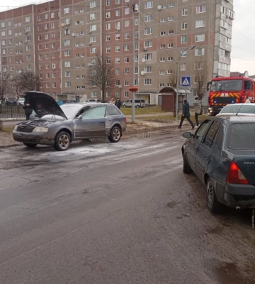 Завдяки вогнегаснику на Рівненщині вдалося врятувати автомобіль