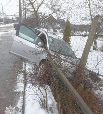 П`яний водій у Сарнах врізався в паркан