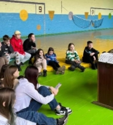 У Рожищі діти та молодь вчилися полотувати дроном. ФОТО