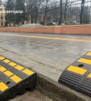 У Львові облаштовують інклюзивні паркомісця