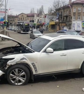 Виноваты оба: в центре Мелитополя произошло эпичное ДТП 