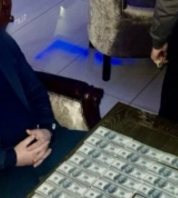 Депутата Одеської районної ради затримали за вимагання 20 000 доларів