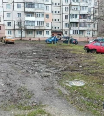 У Рівному оштрафували 8 водів за паркування на газоні