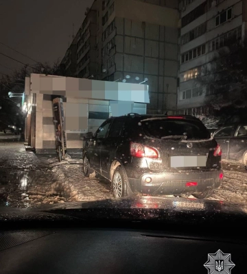 Кинув автівку й хотів утекти: у Черкасах патрульні виявили нетверезого водія