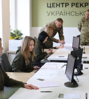 Повестки вручать не будут: во Львове открыли первый центр рекрутинга в ВСУ