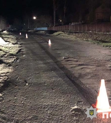 На Тернопільщині дуже п’яний водій збив юнака і після цього злетів у кювет