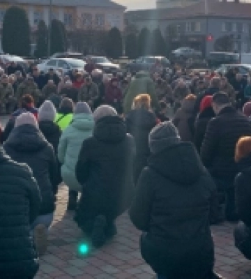 У Корці зустріли траурний кортеж із загиблим захисником