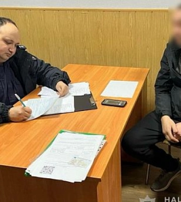 Повалили крест на могиле военного: в Днепре к ответственности привлекли родителей детей