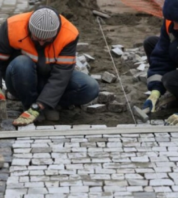 У Львові демонтують сіру мозаїку з вул. Сербської і постелять її на пл. Ринок