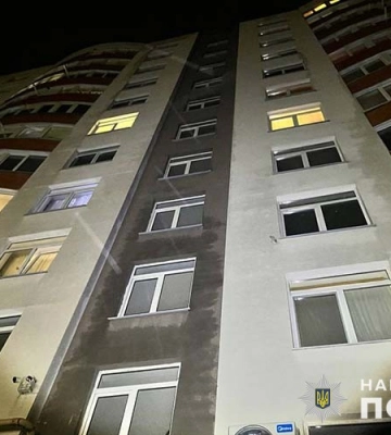 У Тернополі молода жінка випала з вікна на 10-му поверсі: маленькі діти залишилися без мами