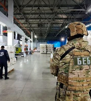 Наклеювали етикетки відомих торгових марок: на Волині викрили масштабне підпільне виробництво побутової хімії