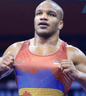 До крові: Жан Беленюк завоював бронзову нагороду чемпіонату Європи з боротьби попри травму