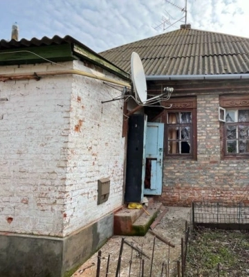 Окупанти вдарили по Нікополю, пошкоджено будинки: є постраждалий. Фото