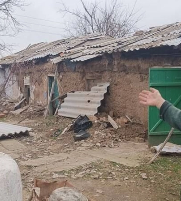 Не було в будинку стін, все поламане, побите: мешканка Миколаївщини відновлює своє житло, пошкоджене обстрілами