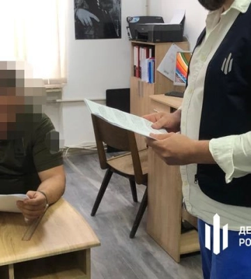 Судитимуть ексвоєнкома із Закарпаття, який змушував солдатів будувати йому маєток, – ДБР