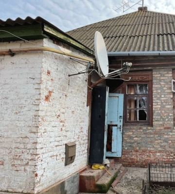 Окупанти вдарили по Нікополю, пошкоджено будинки: є постраждалий. Фото
