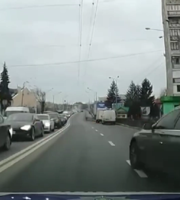 У Рівному оштрафували водія, який обігнав похоронний кортеж захисника України (ВІДЕО)