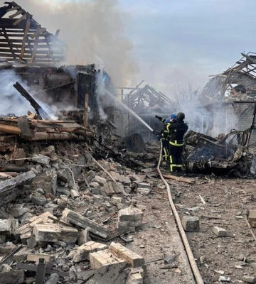 Враг убил еще четырех человек на Донетчине, повреждена аптека и магазин