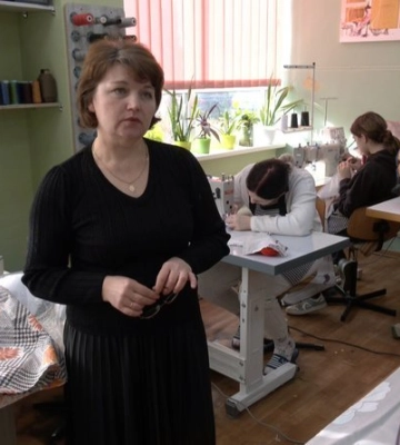 Луцькі студентки шиють спідню білизну для поранених бійців у госпіталях