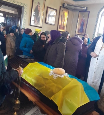 Декілька місяців вважали безвісти зниклим: на Волині попрощалися з Героєм Віталієм Колошвою. Фото