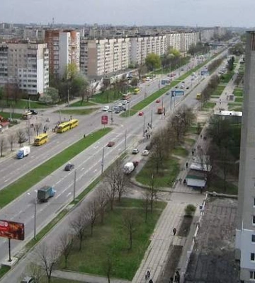У Львові перекрили три вулиці через влучання ракети