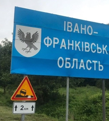 На Прикарпатті під час ракетної атаки рф відпрацювали захисники неба, через уламки була пожежа - ОВА