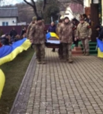 Закарпаття попрощалося із полеглим захисником Романом Качуром
