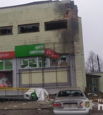 Пошкоджені адмінбудівлі, будинок та автівки: у поліції відкрили кримінальні провадження щодо наслідків обстрілів Сумщини