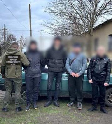 На Одещині затримали перевізника, який за шість тисяч доларів доставляв до кордону чоловіків призовного віку