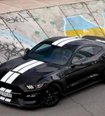В Києві помітили рідкісний Ford Mustang Shelby GT 350