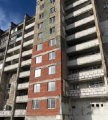 У Сергіївці на Одещині триває капітальний ремонт зруйнованої російською ракетою багатоповерхівки
