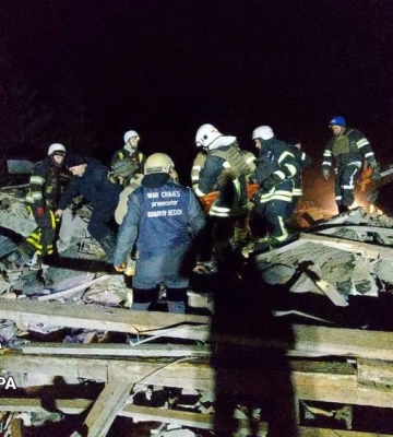 У Великому Бурлуку з-під завалів зруйнованого Росією будинку дістали тіло 74-річної жінки. Вже троє загиблих