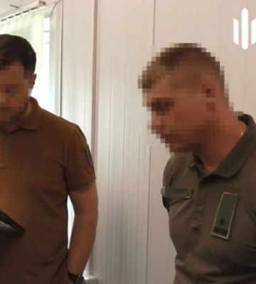 На Київщині військовий посадовець вимагав гроші з підлеглих за розгляд соціально-побутових питань
