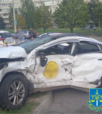 На Харківській водій позашляховика спровокував потрійну аварію