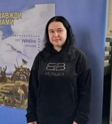 Шість кілометрів з важкими сумками за мінімальну зарплату: історія листоноші з Дніпра