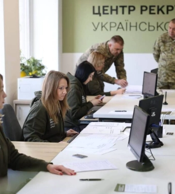 Повісток не вручатимуть: у Львові відкрили перший центр рекрутингу до ЗСУ