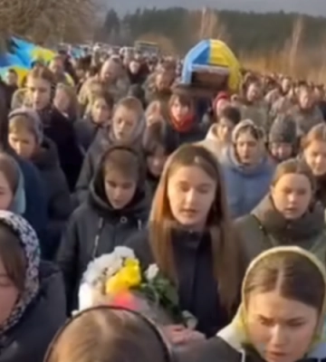 Загинув понад рік тому: на Волині всім селом попрощалися з молодим Героєм Миколою Деркачем. Відео