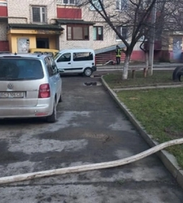 У Луцьку затопило підвали у багатоповерхівці 