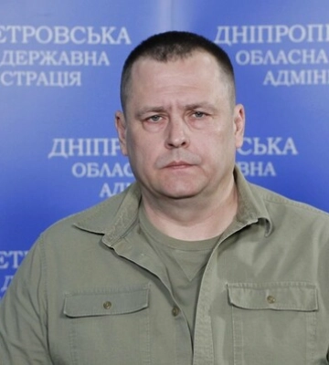 Из-за ночного обстрела в Днепре закрывают школы и эвакуируют одну из больниц