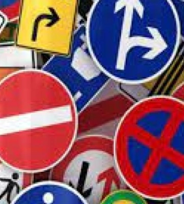 На дорогах Дніпра з&#039;являться нові дорожні знаки: оновлення в ПДР