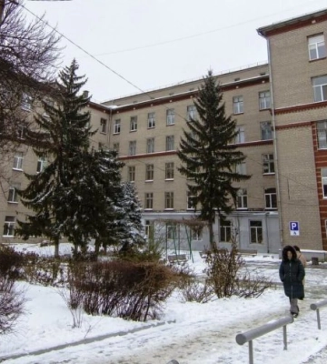 Через нічну атаку у Дніпрі евакуйовують лікарню та зачиняють школи