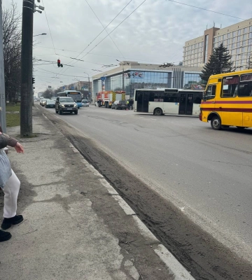У Луцьку на Рівненській позашляховик в&amp;#039;їхав у пожежну машину, - очевидці