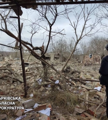 росіяни вдарили БПЛА по селищу на Харківщині: двоє постраждалих