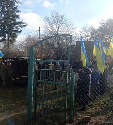 Війна продовжує забирати найкращих: на Волині останню шану віддали загиблому Герою Миколі Трачуку
