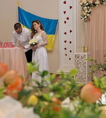 «Шлюб за добу»:  у День закоханих у Кривому Розі одружилася пара