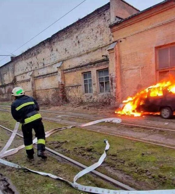 У Дніпрі на Академіка Белелюбського загорівся автомобіль